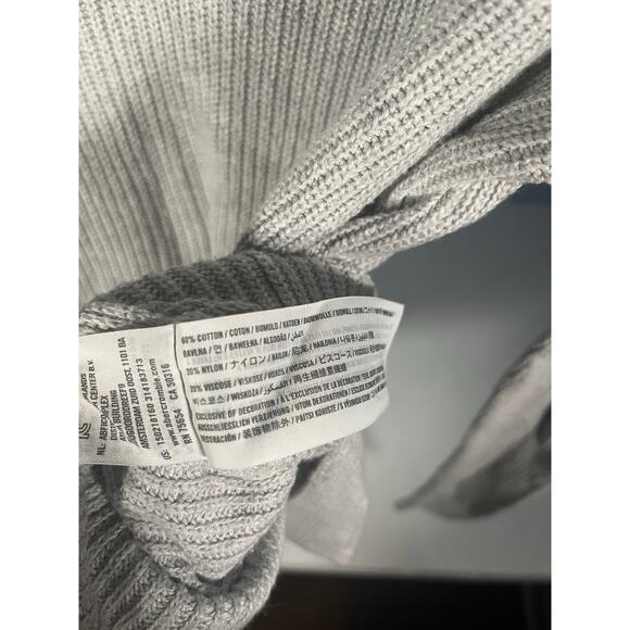 Abercrombie & Fitch Gray Ribbed Knit V-Neck Sweater Size Small Cozy - Picture 5 of 12